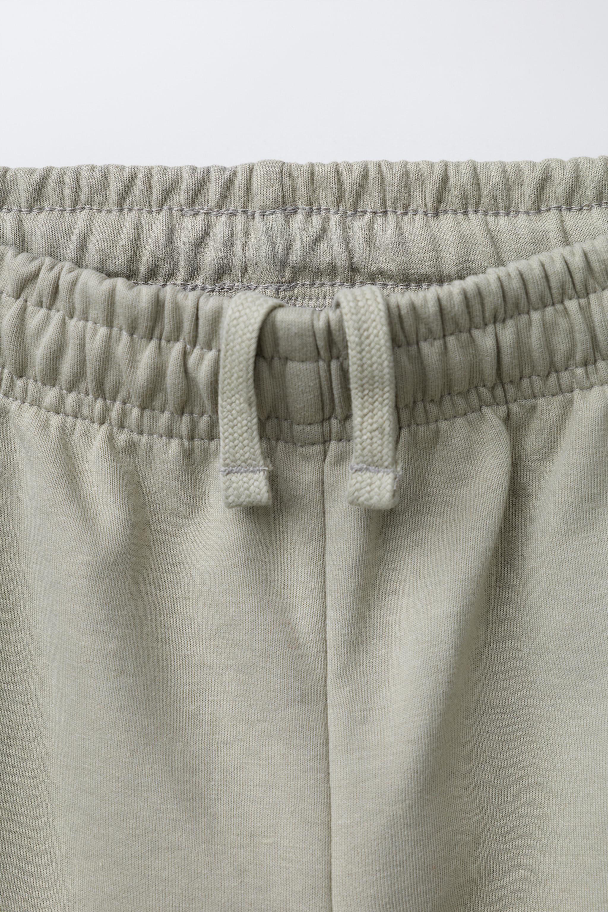 INTERLOCK SWEATSHIRT AND JOGGER SET WITH EMBOSSED TEXT